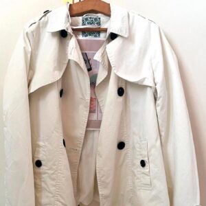 Cazadora blanca de entretiempo