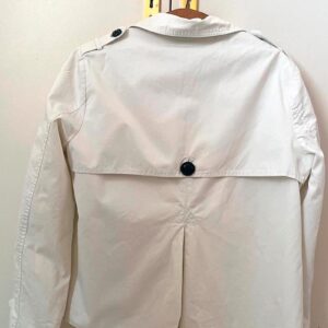 Cazadora blanca de entretiempo